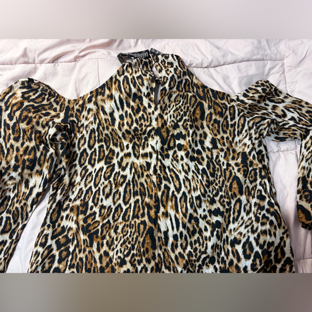 BOLD elements Animal Print Cold Shoulder Blouse / XL - Picture 10 of 12